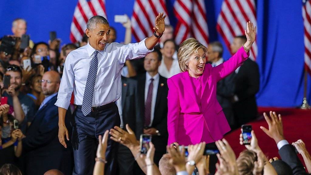 US-Präsident Barack Obama ist in Charlotte, North Carolina im diesjährigen Wahlkampf zum ersten Mal mit Hillary Clinton aufgetreten, die seine Nachfolgerin werden will.