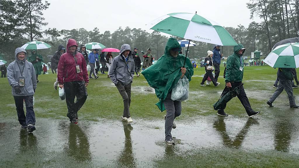 Kälte, Wind und Regen setzen den Golfprofis in Augusta zu