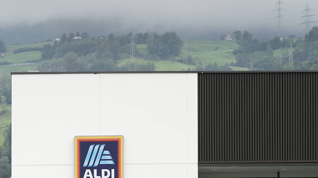 Der deutsche Discounter Aldi will sein Filialnetz in der Schweiz in den kommenden Jahren bis auf 300 Läden ausbauen. (Archivbild)