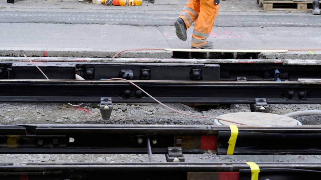 Wegen Bauarbeiten wird die Bahnstrecke Luzern-Küssnacht am Rigi im Sommer während fünf Wochen komplett gesperrt. (Symbolbild)