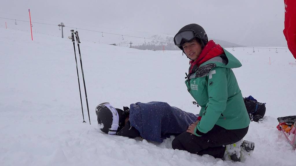 Sereina Meier kümmert sich als Pistenpatrouilleurin auch um verunfallte Wintersportler