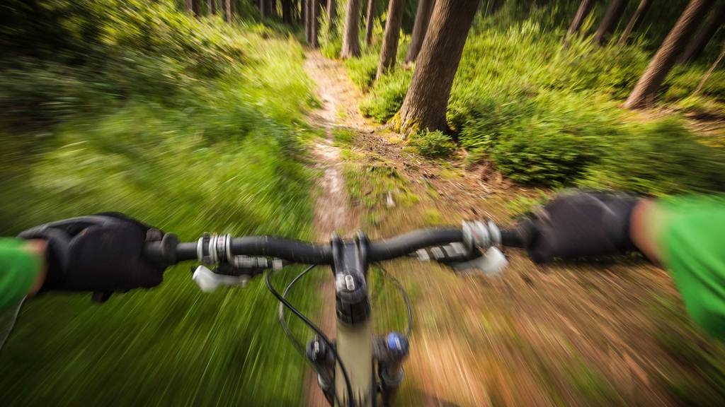 Biker illegal auf Wanderwegen: «Verbot ist in der Praxis nicht umsetzbar»