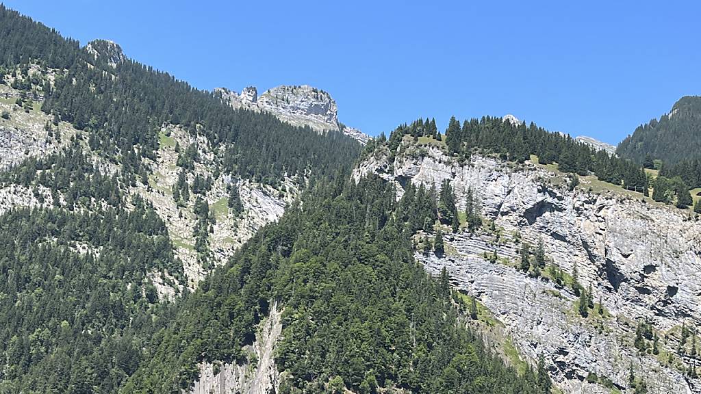 An dieser Stelle im Lütschental im Berner Oberland ist am Montagmittag ein Basejumper tödlich verunglückt.