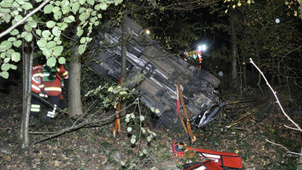 Bei einem Selbstunfall in Gretzenbach SO starben in diesem Auto zwei Personen und zwei Personen erlitten schwere Verletzungen.