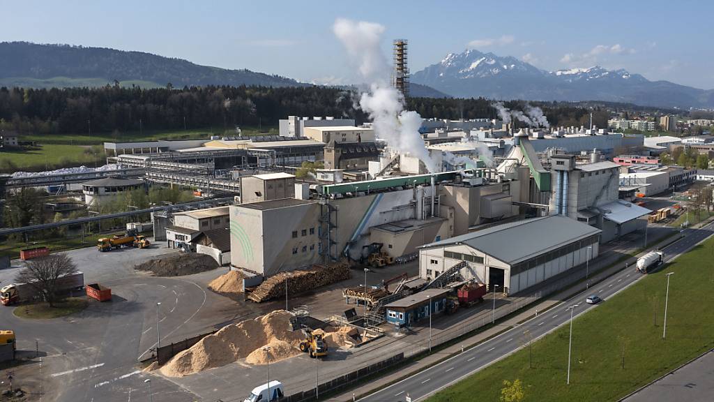 Die CPH Chemie + Papier Holding soll in zwei Teile aufgeteilt werden. Geplant ist die Schaffung der  börsenkotierten CPH Group AG und der ausserbörslich handelbaren Perlen Industrieholding.(Archivbild)