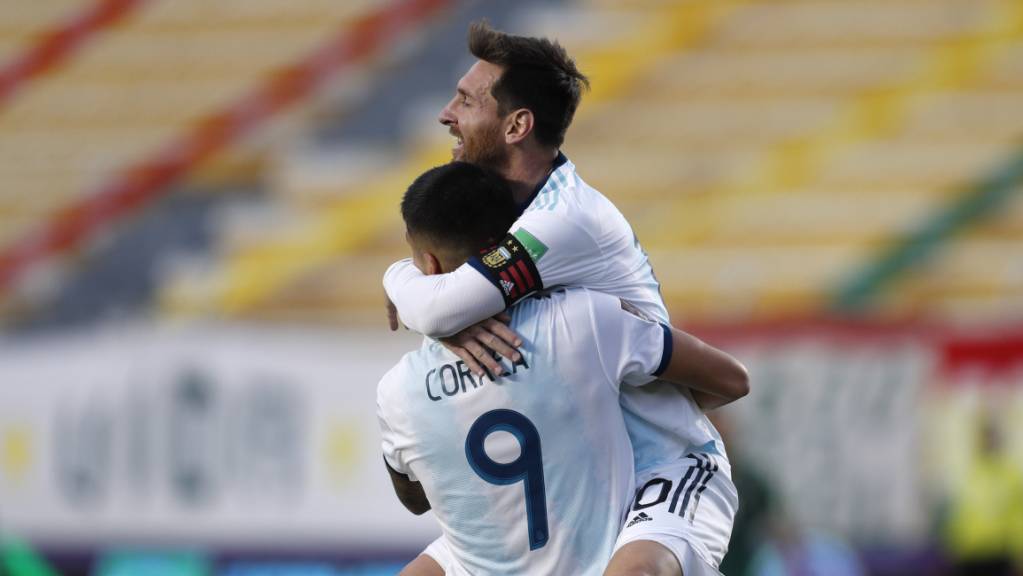 Lionel Messi freut sich mit Siegtorschütze Joaquin Correa