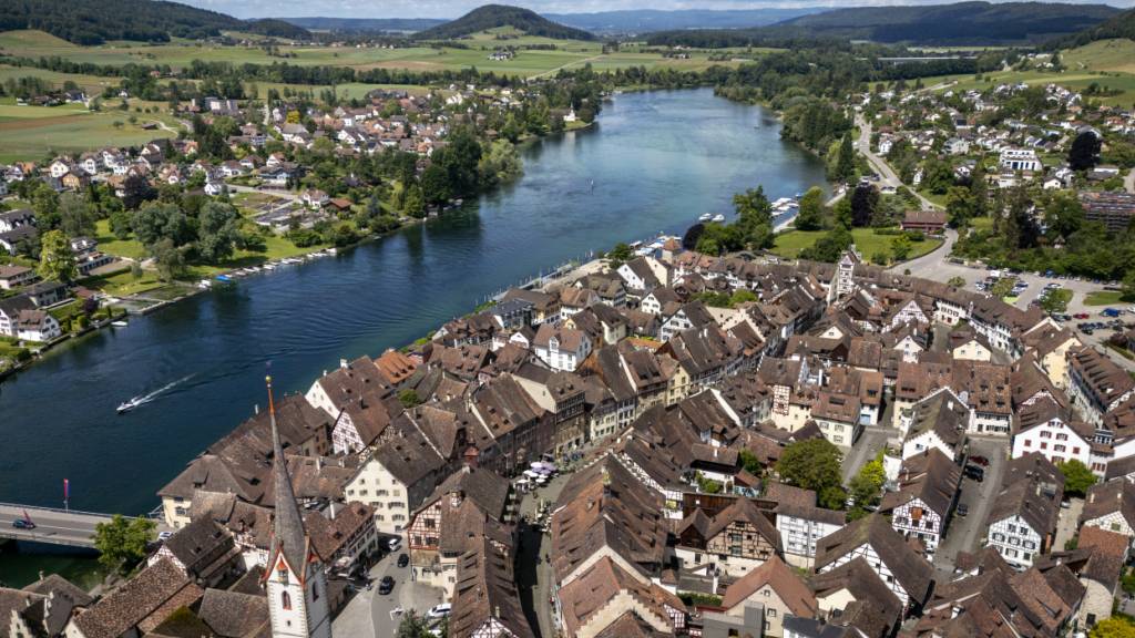 Bis mindestens Herbst 2026 bleiben die Ablagerungen von Quaggamuscheln im Rhein bei Stein am Rhein SH und Diessenhofen TG. (Archivbild)