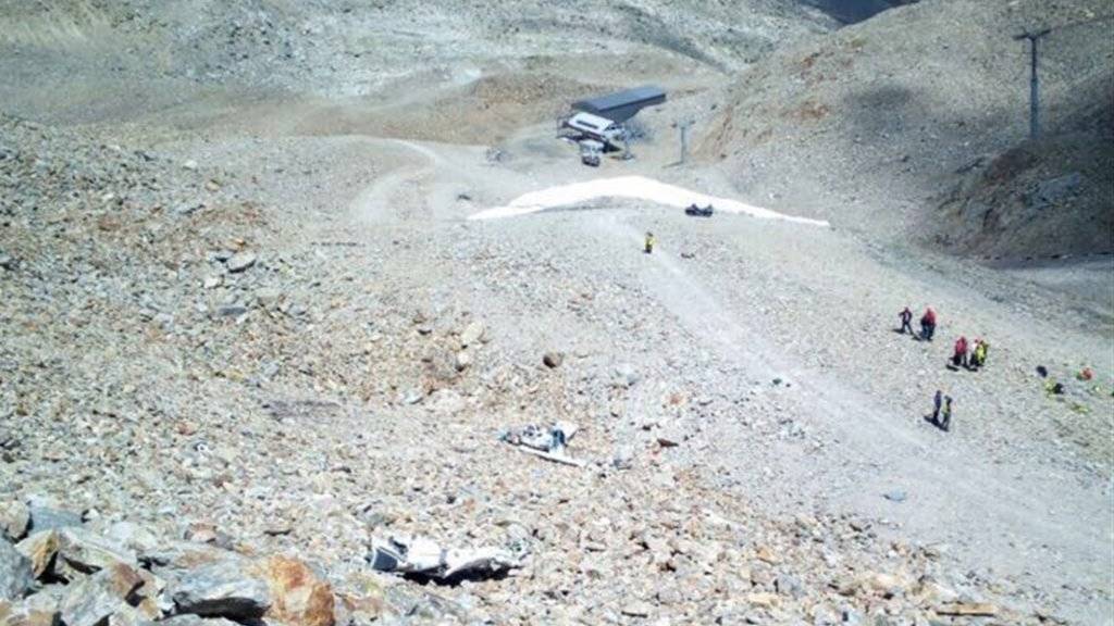 Absturzstelle bei der Bergstation der Diavolezza-Bahn: Der Pilot und zwei Jugendliche kamen ums Leben.
