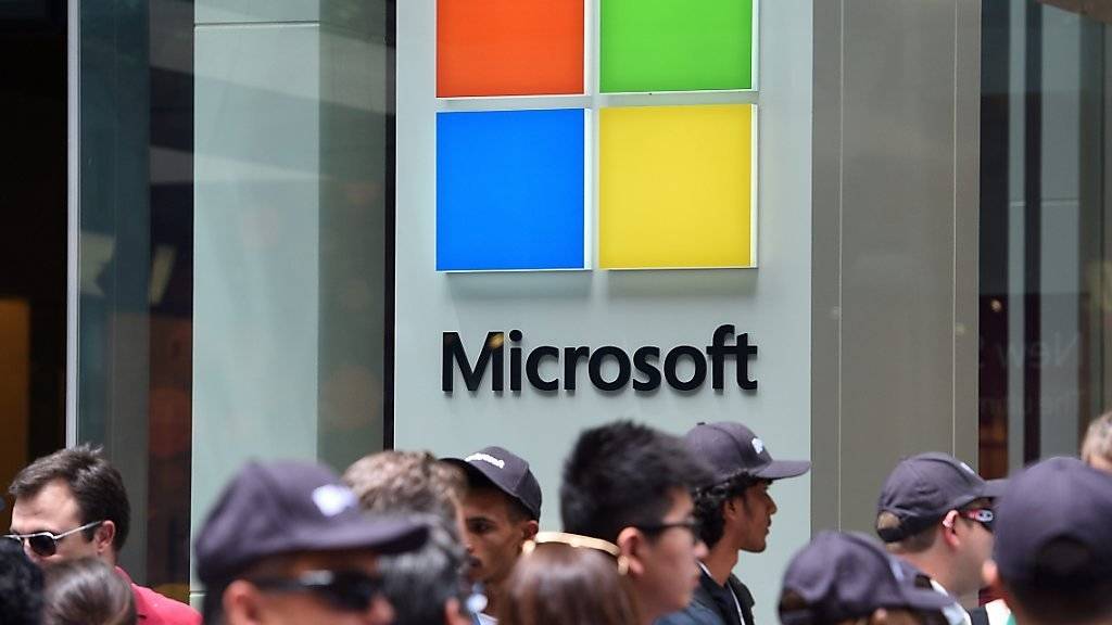 Microsoft-Laden in Sydney: Der Software-Konzern, der sich in einem tiefgreifenden Wandel befindet, schloss das vergangene Quartal mit einem tieferen Gewinn und Umsatz ab. (Archivbild)