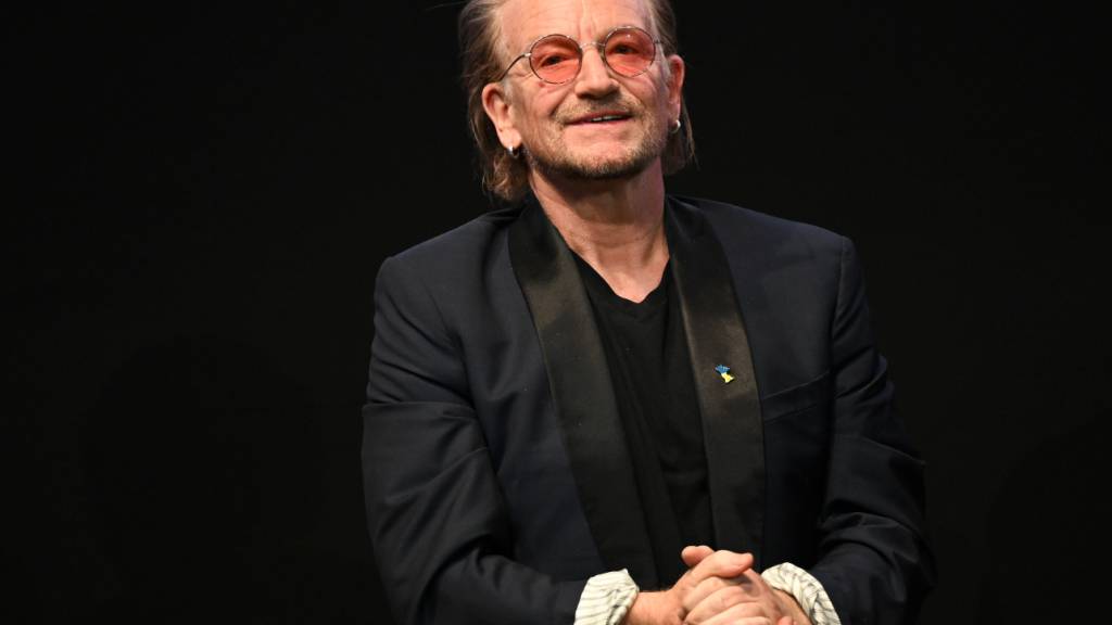 Die irische Band U2 mit Frontmann Bono erinnert in einem Song an ein Opfer der iranischen Frauenbewegung. (Archivbild)