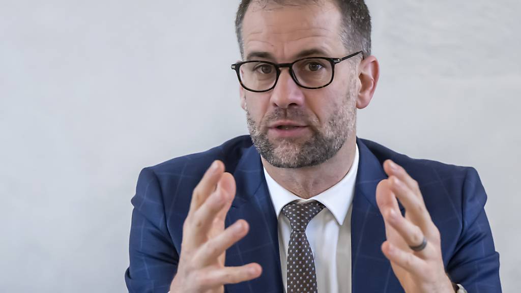 Rekordüberschuss dank hoher Steuereinnahmen: Genfs Regierungspräsident Antonio Hodgers (Grüne) bei der Präsentation der Staatsrechnung 2023. (Archivbild)