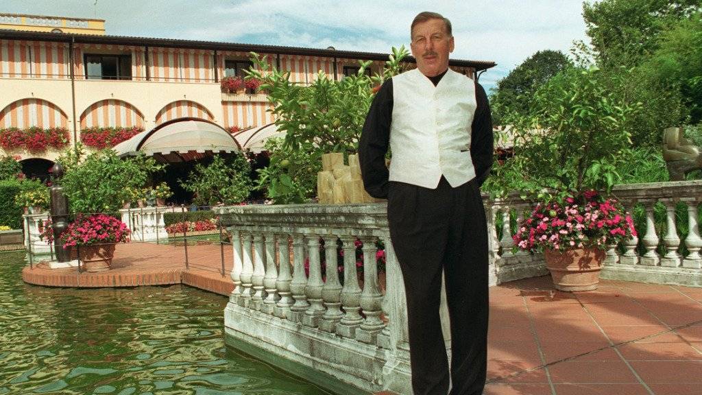 Hans C. Leu posiert im Garten des Hotels Albergo Giardino in Ascona (TI), am 30. August 1997. (Archiv)