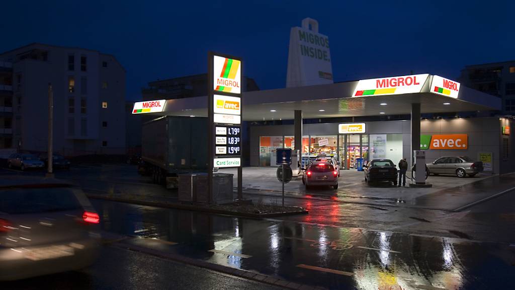 Die Migros-Tochter Migrol will das Netz mit E-Ladestationen in den nächsten Jahren deutlich ausbauen.(Archivbild)