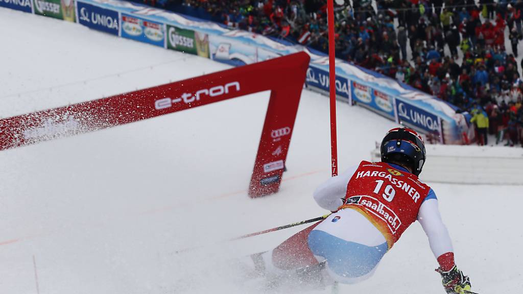 Loïc Meillard im Dezember 2018 kurz vor dem Ziel des Weltcup-Slaloms in Saalbach-Hinterglemm