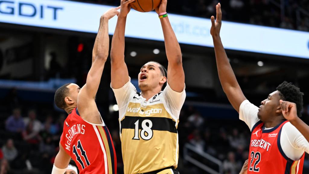 Kyshawn George (Mitte) erzielte 15 Punkte für die Washington Wizards