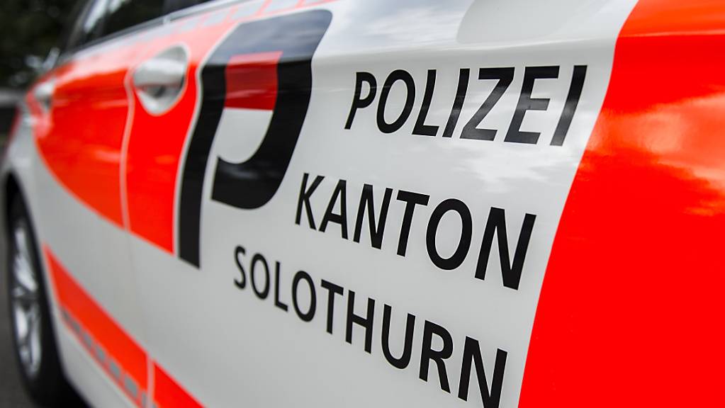 Bei der Alarmzentrale der Kantonspolizei Solothurn gingen wegen einer Gewitterfront rund 100 Meldungen ein. (Archivbild)
