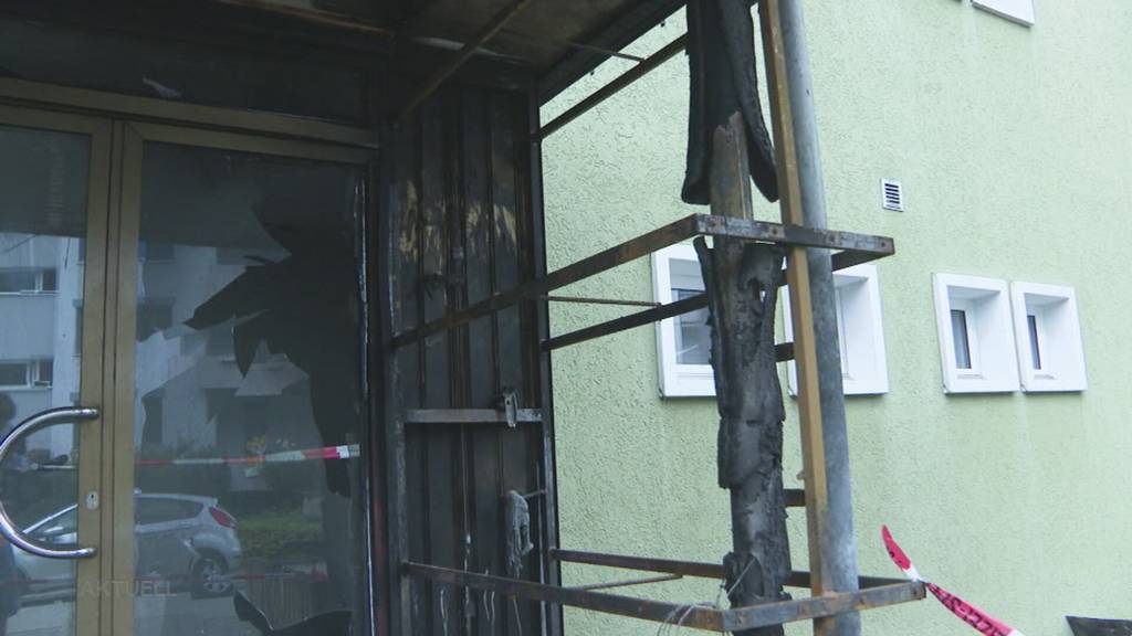 Erlinsbach: Unbekannte stecken Briefkästen in Brand