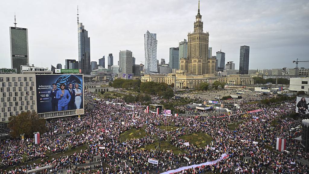 Mehr als Hunderttausend protestieren gegen Polens PiS-Regierung