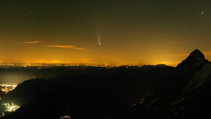 Komet Neowise mit blossem Auge sichtbar