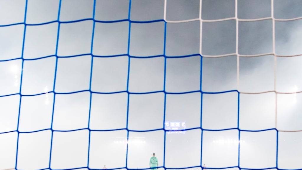 Viel Rauch nach der Pause, das Spektakel fand in den ersten 45 Minuten statt