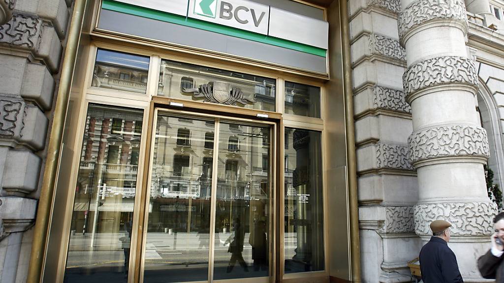 Die Kantonalbanken profitieren von den steigenden Zinsen. So hat auch die Waadtländer Kantonalbank im ersten Halbjahr 2023 deutlich mehr verdient.(Archivbild)