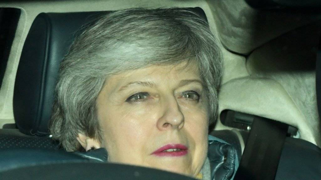 Premierministerin Theresa May am Dienstagabend beim Verlassen des Parlaments nach ihrer Niederlage.