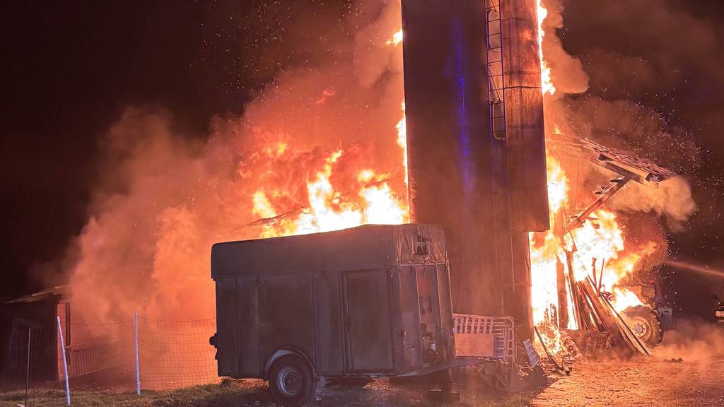 Kinder hantierten mit Feuerwerk: Grosser Sachschaden nach Brand auf Bauernhof in Oftringen