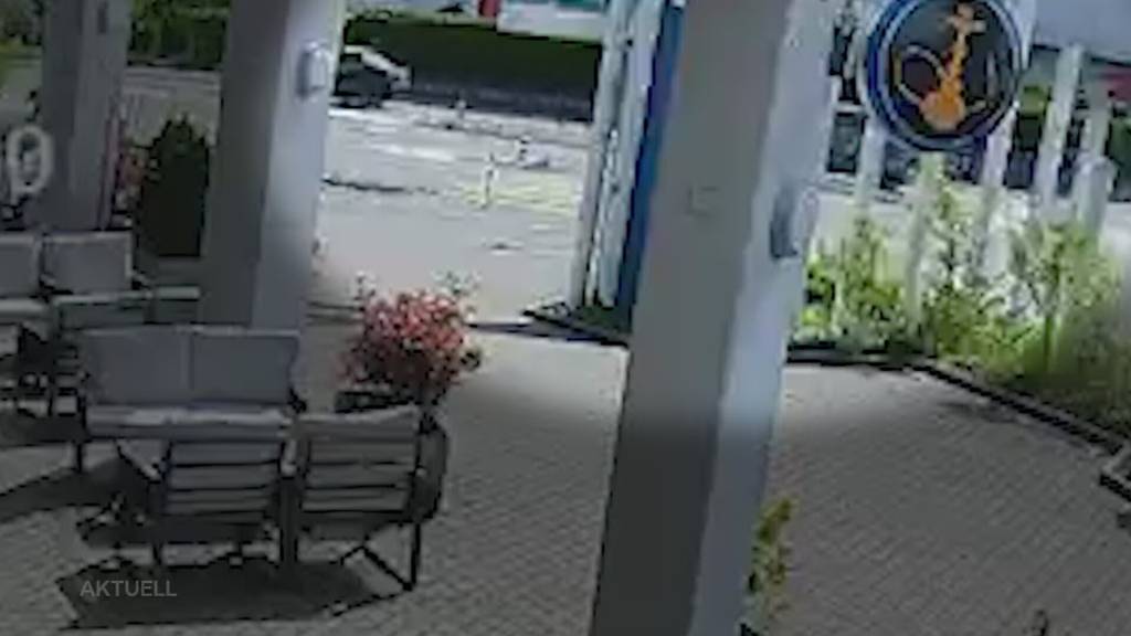 Tödlicher Unfall Oftringen: Eine Fussgängerin wird von einem Motorrad erfasst