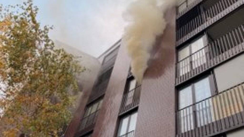 Das Feuer in Zürich-Seebach konnte gelöscht werden, bevor es auf weitere Wohnungen übergriff.