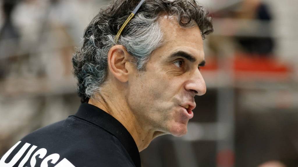 Das Schweizer Team mit Coach Juan Manuel Serramalera (Bild) bleibt gegen Ungarn ungefährdet