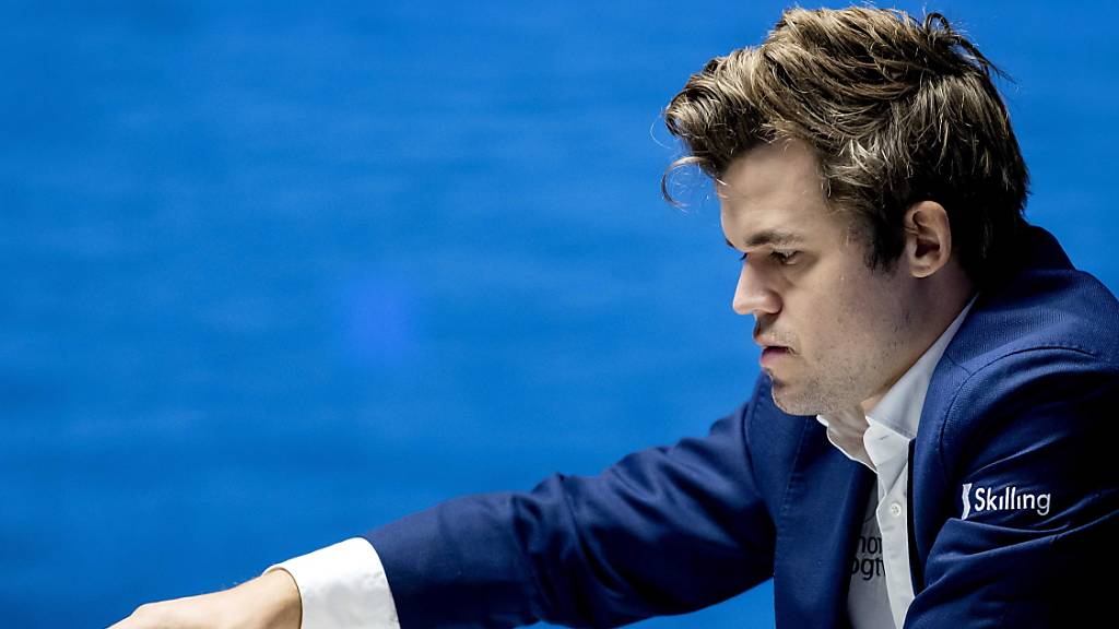 Titelverteidiger Carlsen spielt mit Schwarz remis