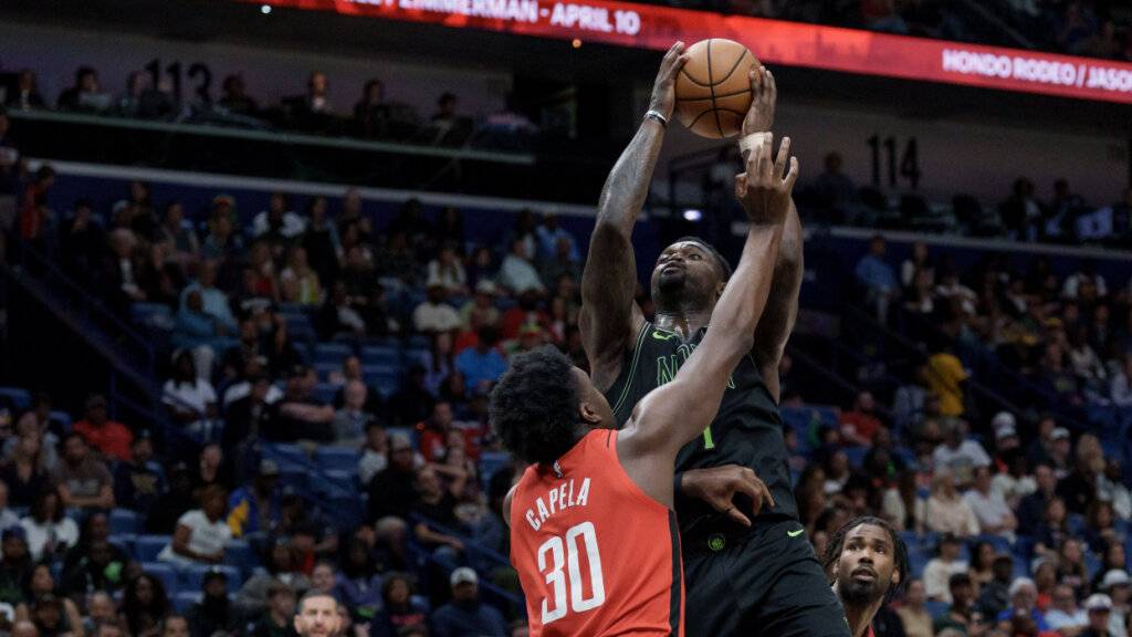 Clint Capela (Nummer 30) macht dem Gegner das Leben schwer