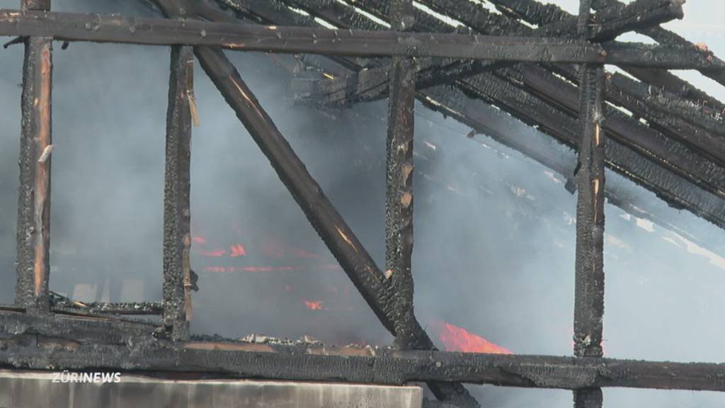 Vermutlich wegen Feuerwerk: Grossbrand in Mühlehorn GL