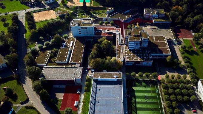 Auf dem Dach der Kantonsschule Zug soll Solaranlage installiert werden