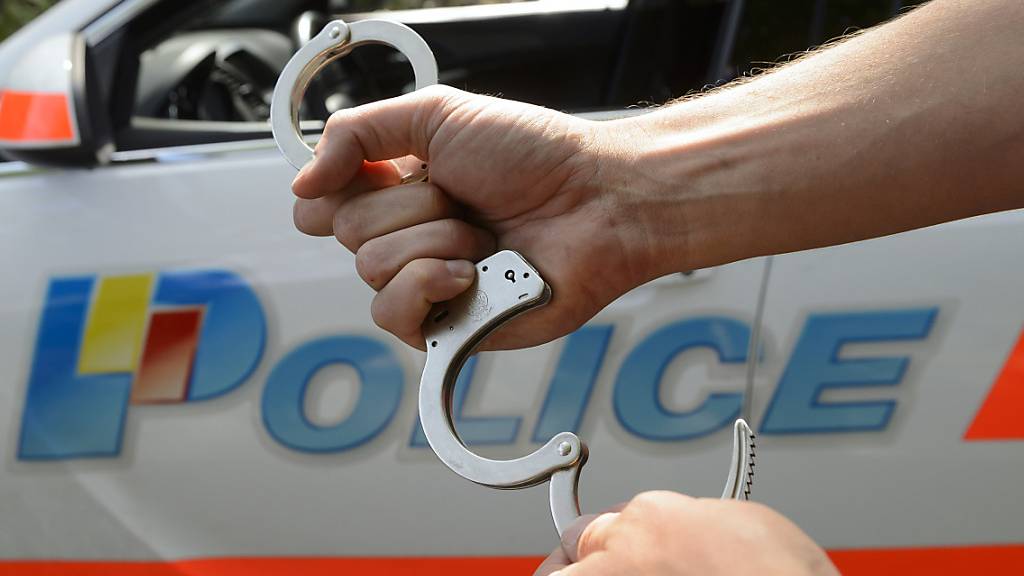 Die Genfer Polizei hat drei Mitarbeiter eines Genfer Sonderschulheims festgenommen. (Symbolbild)
