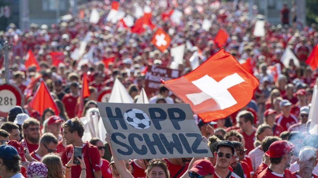 Schweizer Fans nehmen Kurs aufs Wankdorf.