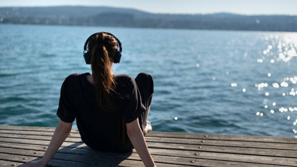 Ein Forschungsteam zeigt: Beim Hören von Musik passt sich selbst der Blinzelreflex dem Takt an – doch nur, wenn wir aufmerksam zuhören. (Archivbild)