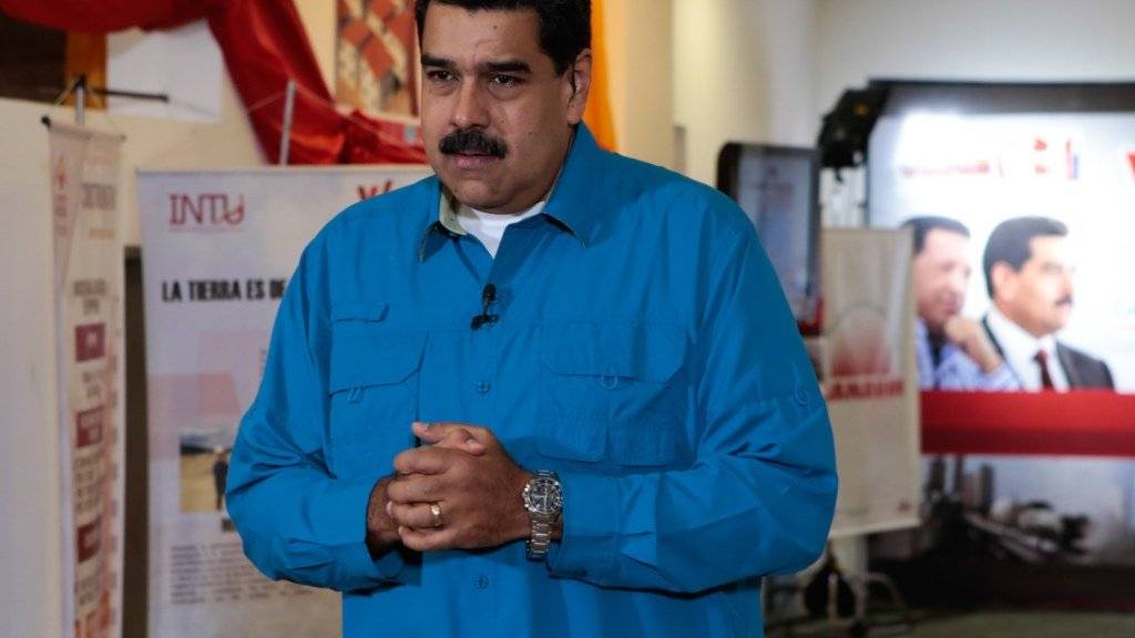 Venezuelas Präsident Nicolás Maduro versucht mit der Anhebung des Mindestlohns die aufgebrachten Gemüter in seinem Land wieder besänftigten zu können.