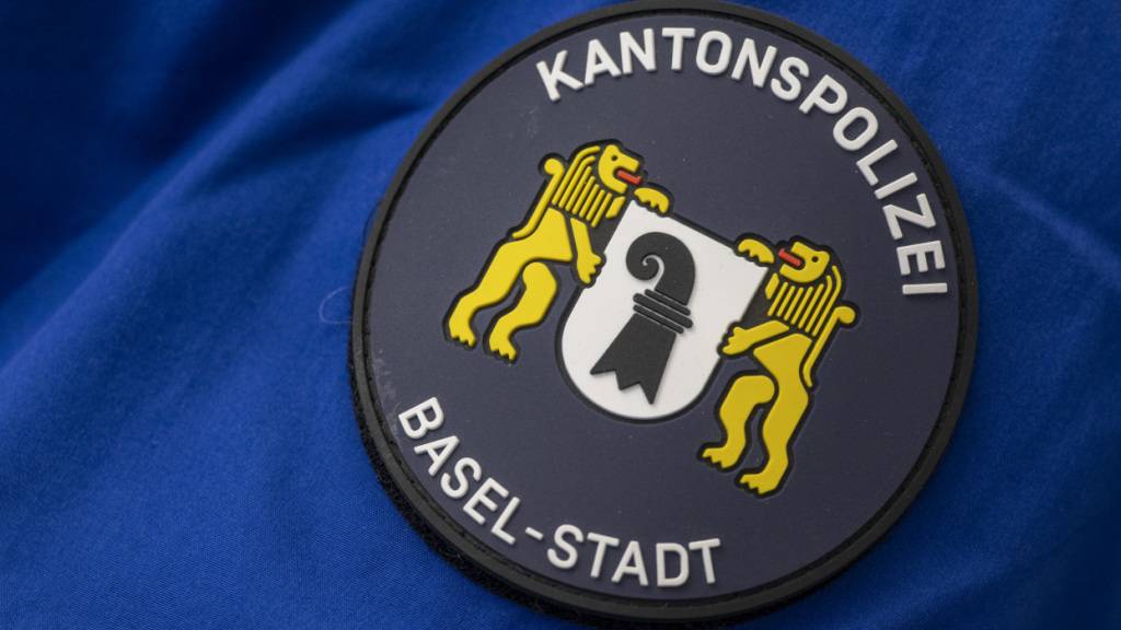 Mitarbeitende der Kantonspolizei Basel-Stadt leiteten sofort eine Reanimation ein. (Archivbild)