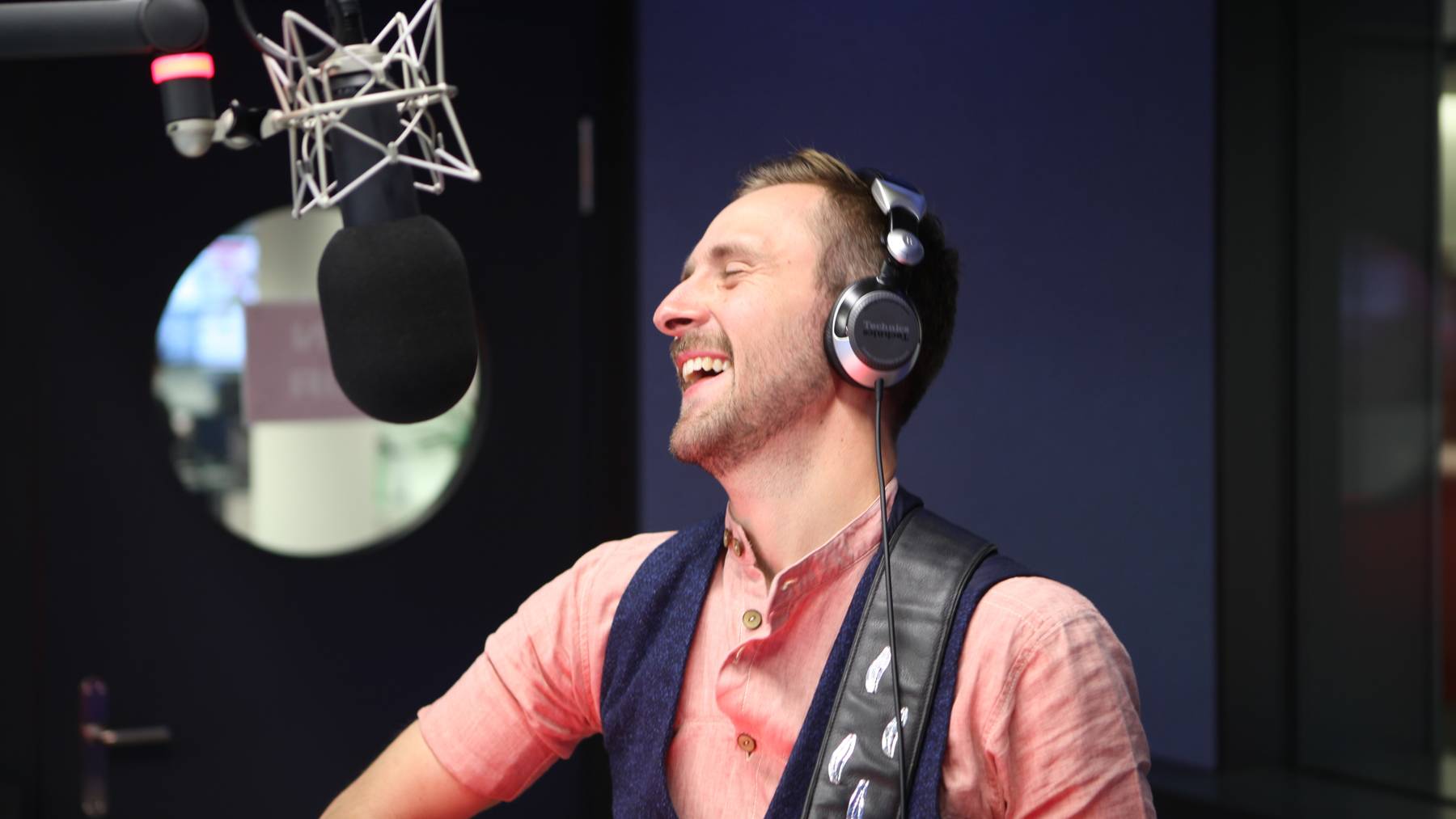 KUNZ: Neue Hitsingle passend zur Fussball-EM