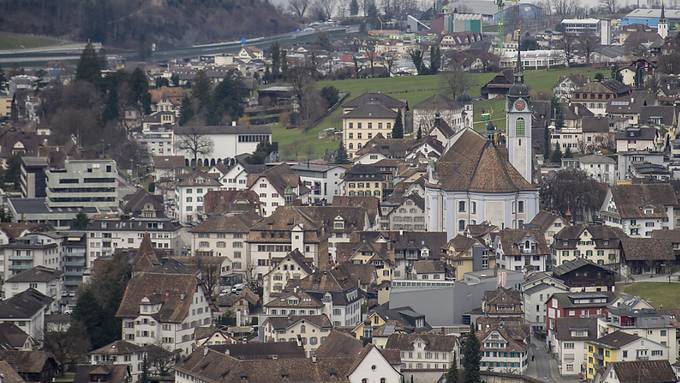 Schwyzer Kantonsregering will Steuern für Wohlhabende überprüfen