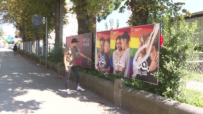 Vandalen zerstören in der Ostschweiz Ehe-für-alle-Plakate