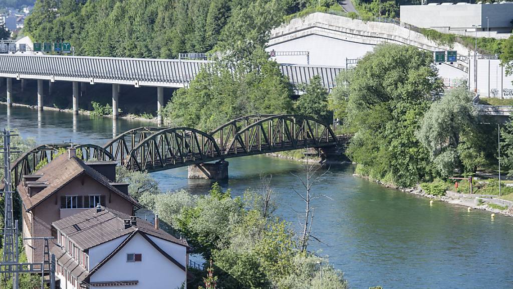 Die Reuss in der Stadt Luzern soll für Badende besser zugänglich werden. (Archivbild)
