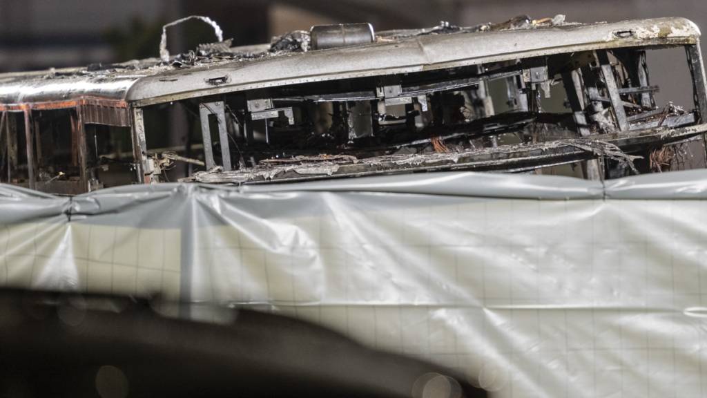 Identifizierung der Toten nach Postauto-Brand dürfte länger dauern