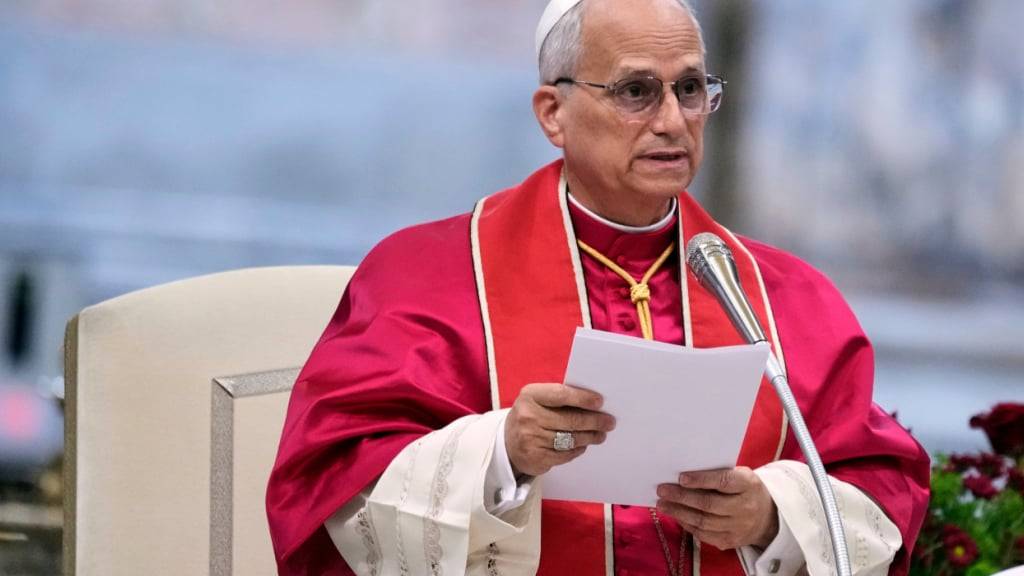 Papst Leo XIV. bei einer Gedenkfeier in der Basilika St. Paul. Foto: Gregorio Borgia/AP/dpa/Archivbild