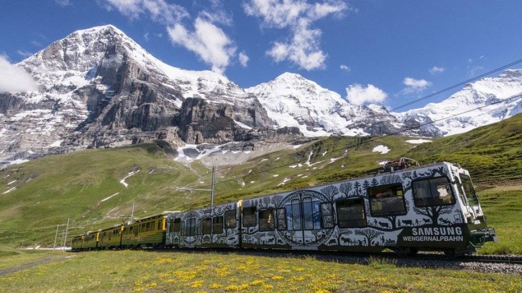 An Tempo verloren: Ein Zug der Jungfraubahn am Fusse von Eiger, Mönch und Jungfrau. (Archivbild)