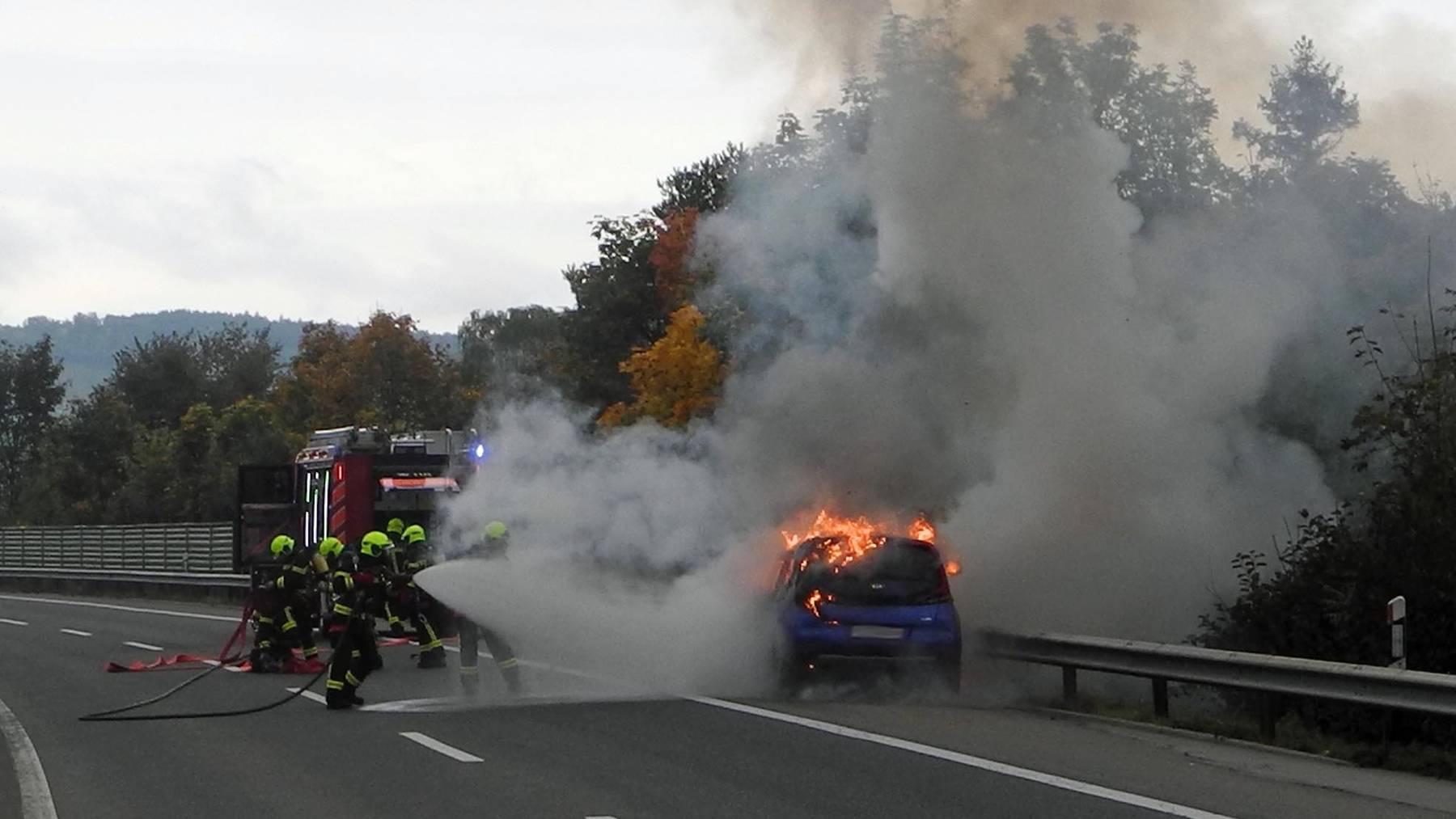 Elektroauto auf Autobahn in Goldau ausgebrannt