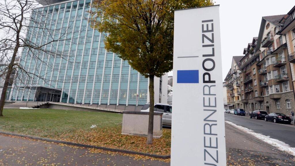 Ermittlungen haben die Luzerner Polizei zu mutmasslichen Bankräubern geführt. (Symbolbild)