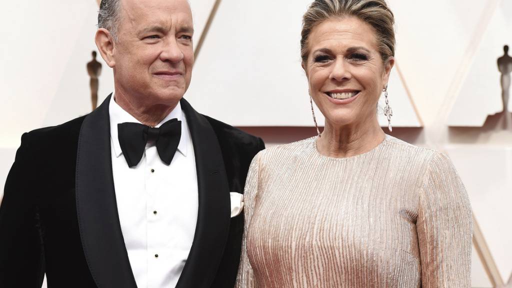 US-Schauspieler Tom Hanks und seine Frau Rita Wilson sind nach ihrem Spitalaufenthalt wegen ihrer Covid-19-Infektion wieder in ihrem Haus in Australien - doch die Symptome machen den Beiden noch zu schaffen. (Archivbild)