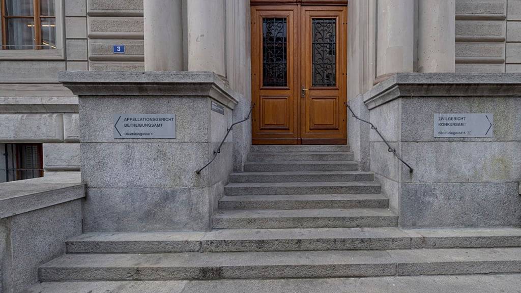 Am Basler Appellationsgericht begann am Montag die Berufungsverhandlung zu einer ganzen Reihe von mutmasslichen Delikte eines ehemaligen Hells Angel. (Archivbild)
